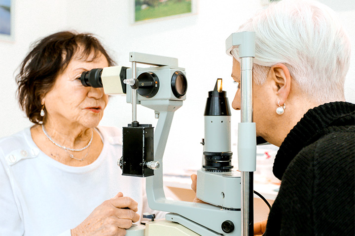 Voruntersuchung durch Augenärztin MUDr. ( Univ.Ölmütz) Eliska Ihrke